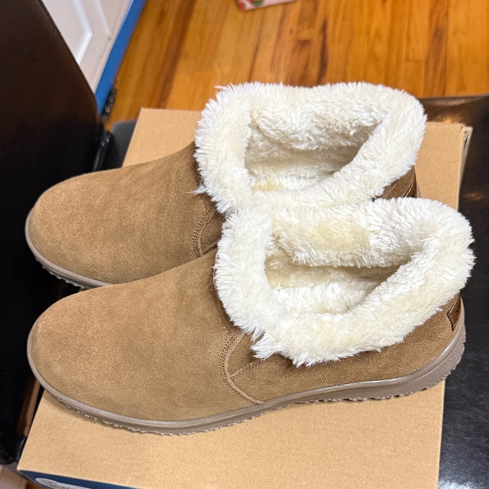 Minnetonka Cozy Tan Suede Boots with Faux Fur Lining size 9M - Picture 2 of 5